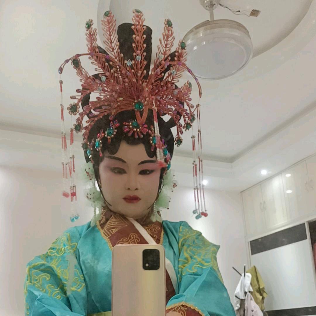 娜姐爱戏曲