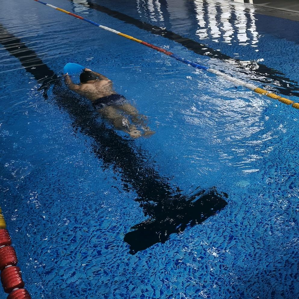 浪潮泳队-余教练