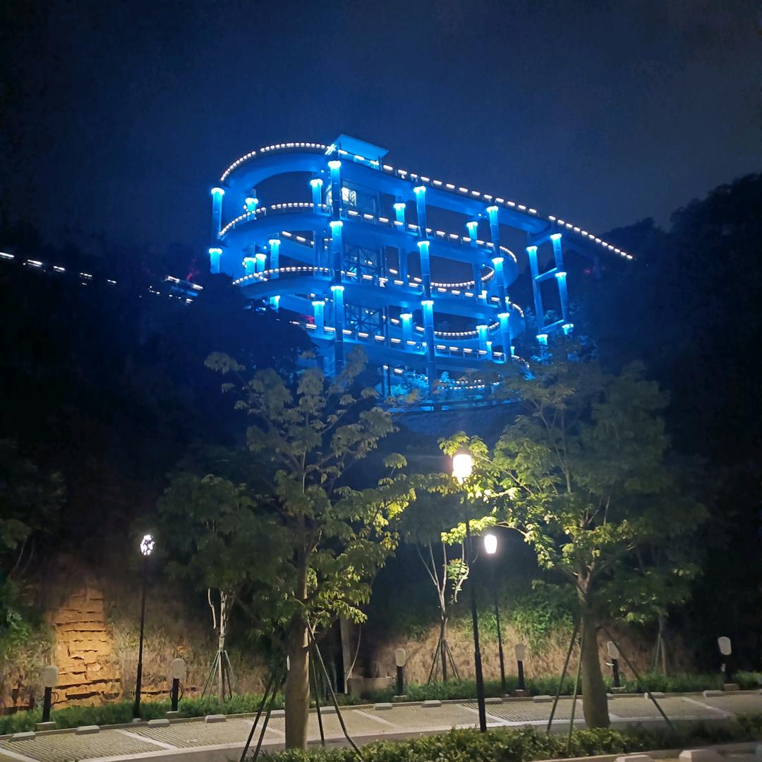 乐乐红红。