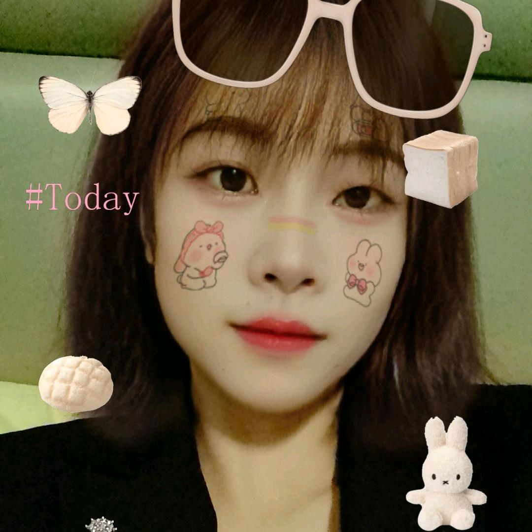 ୧⍤⃝🌸小李子づ₅₂₀