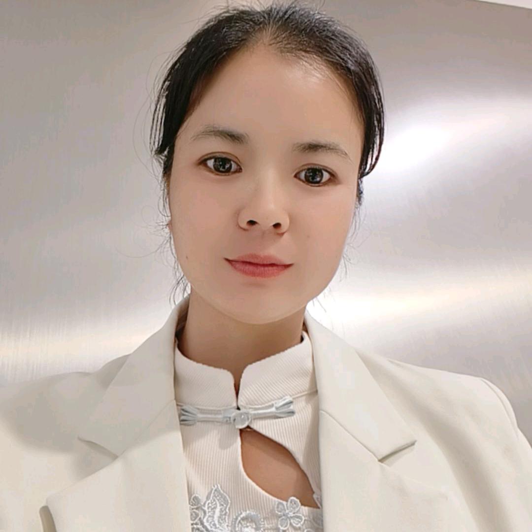 种草莓的小姐姐