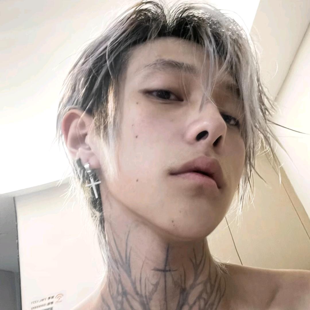 偷吃舍友脚皮