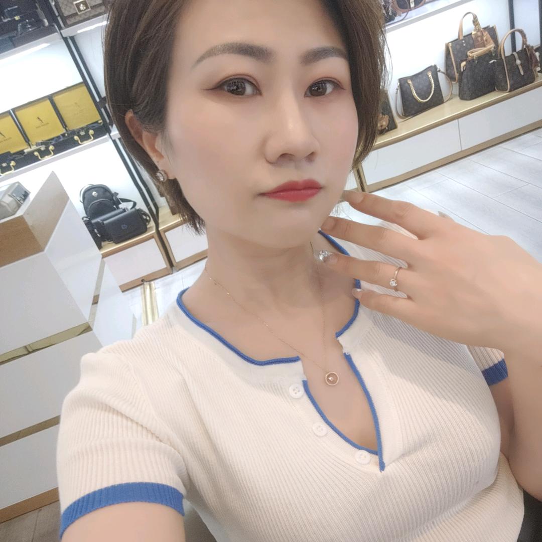 😜伶伶阿姨😎