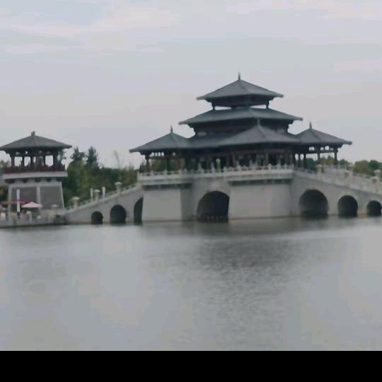 &胡遛遛