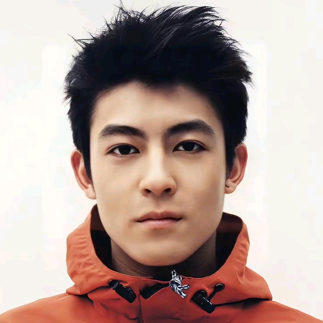 儒雅风度男子