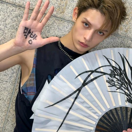 ..Quiha鼠药纹＊💙💗🖤💛