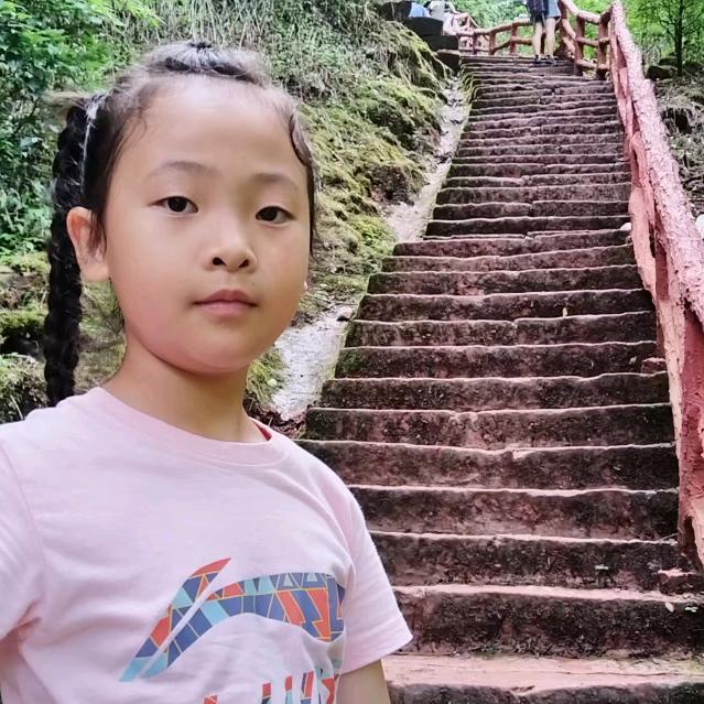 做快乐的小萱萱