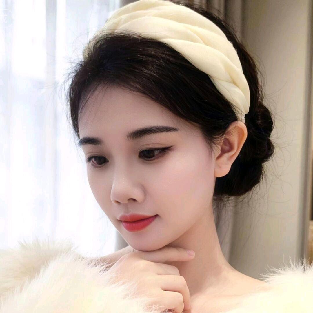 爱拍照的莫莫