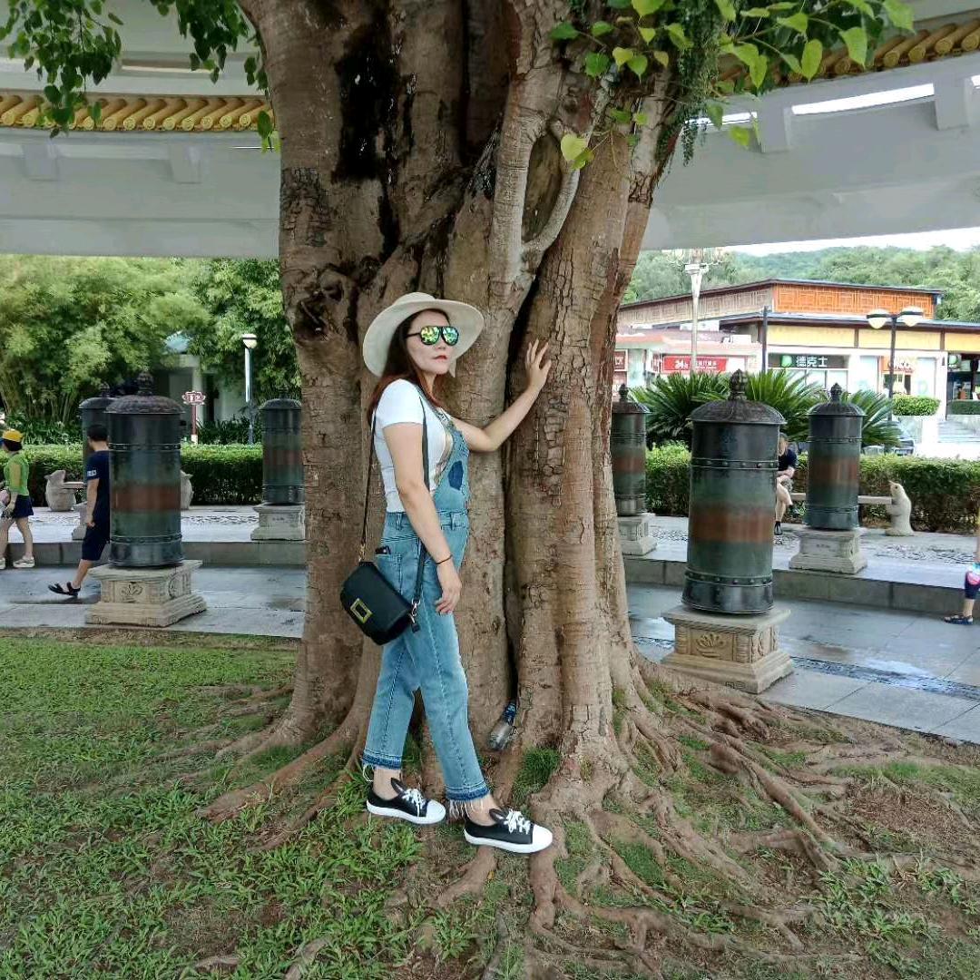 龙伏香香鞋城～沈香香