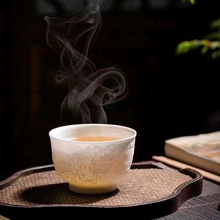 一个爱喝茶的小伙
