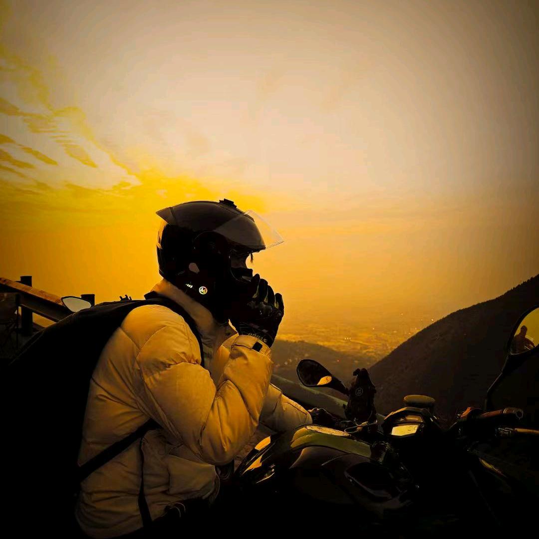 小张不会压弯🏍