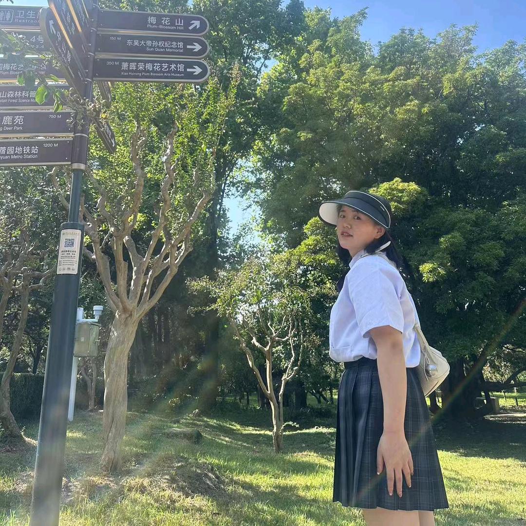 倩  儿