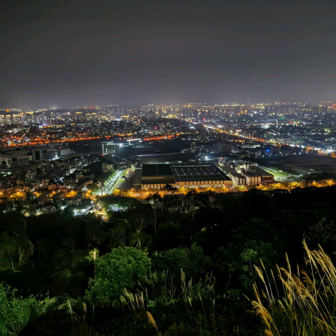 爱讲故事的小男孩