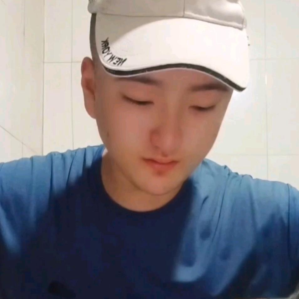 小王很平凡