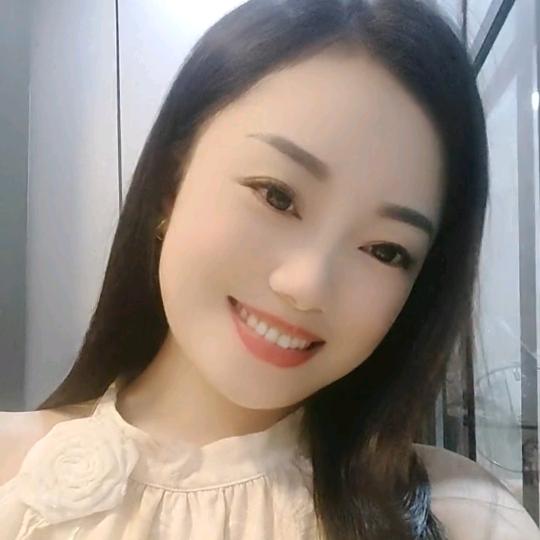 韦依依