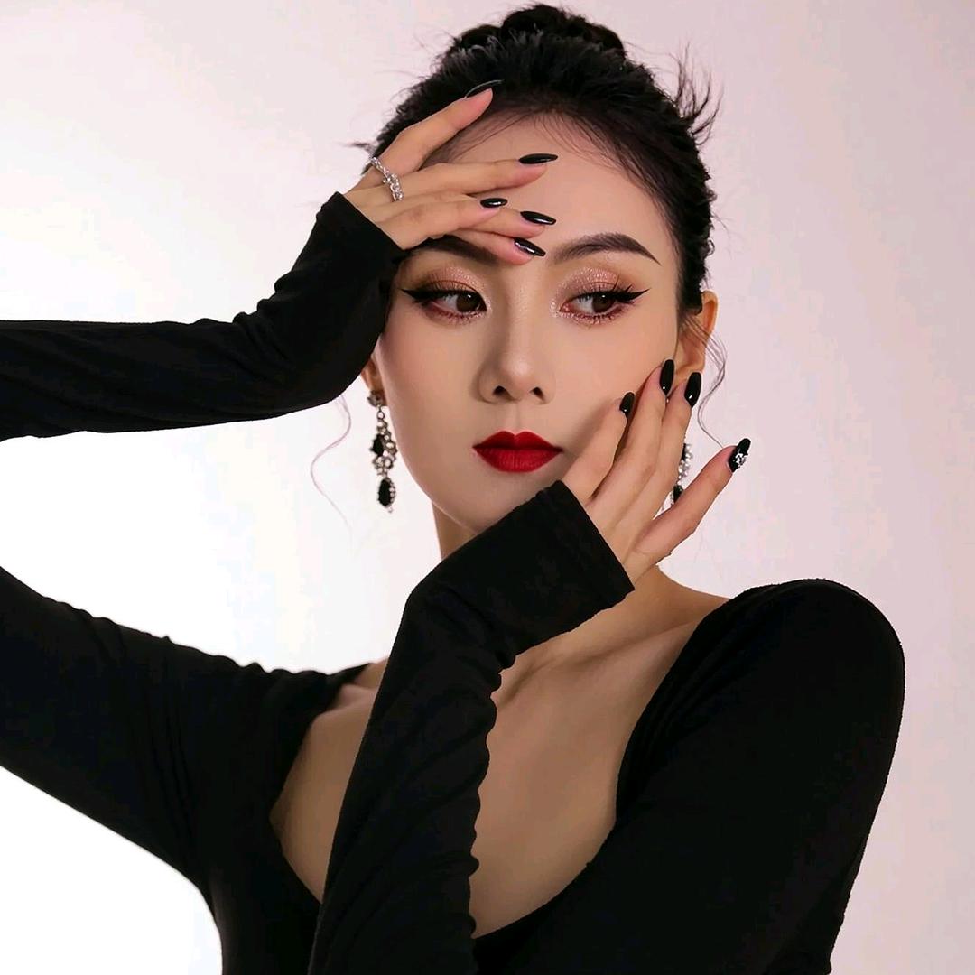 心中有座坟，葬着未亡人
