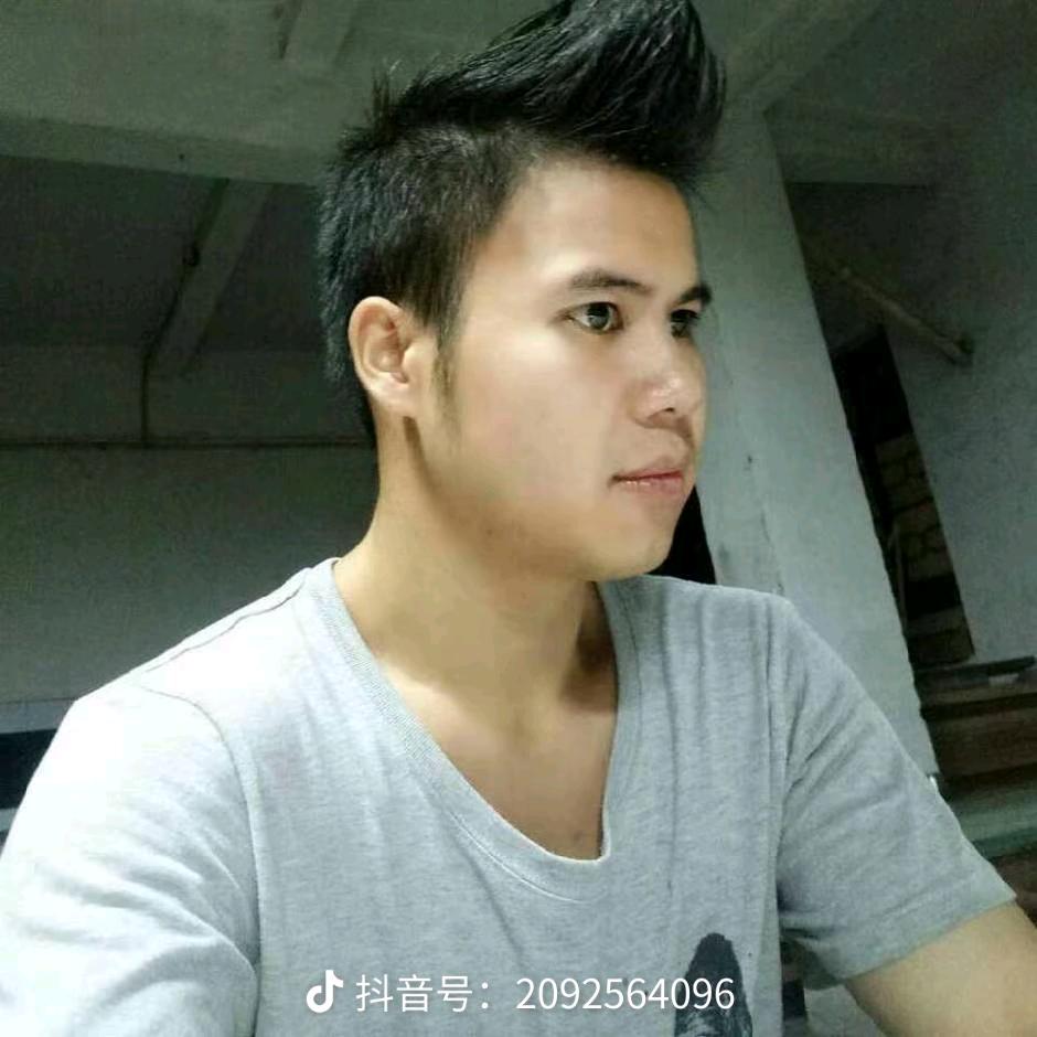 抚琴奏忧伤
