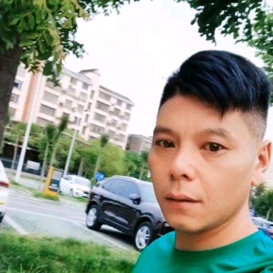 胡新年，制作老面砍锅盔