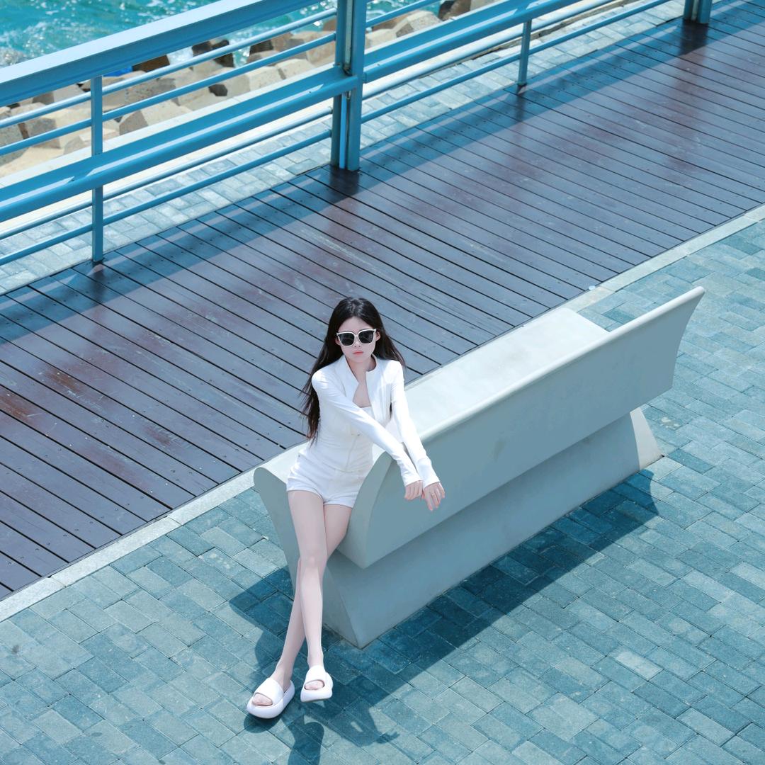 向佳音低头(˵¯͒〰¯͒˵)