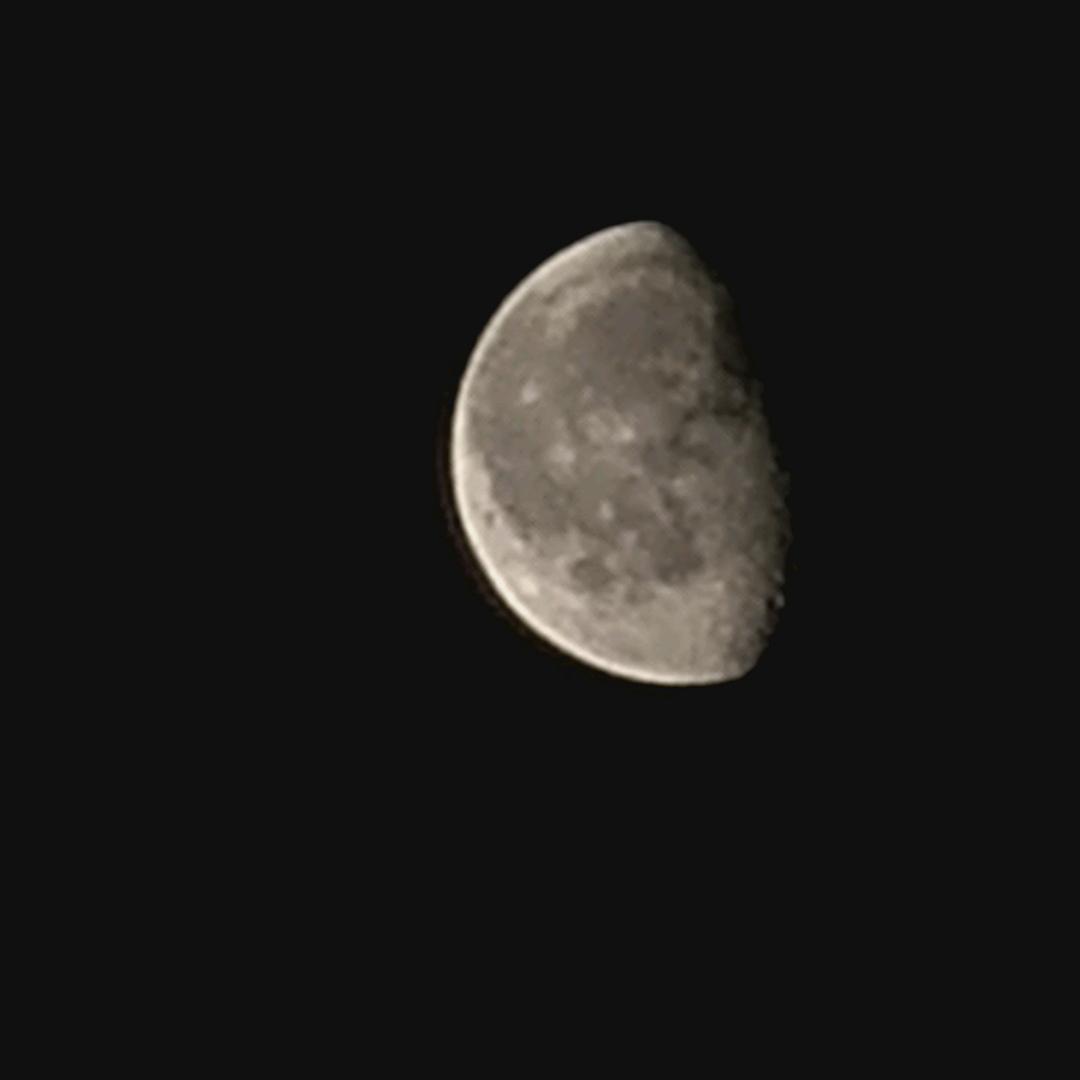 ﹌