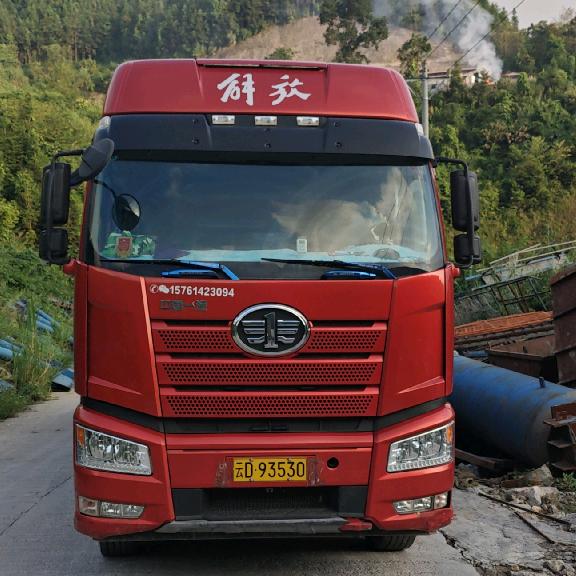 开拖拉机🚜的大叔