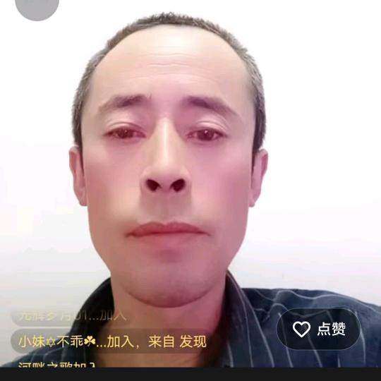 默默地看着你