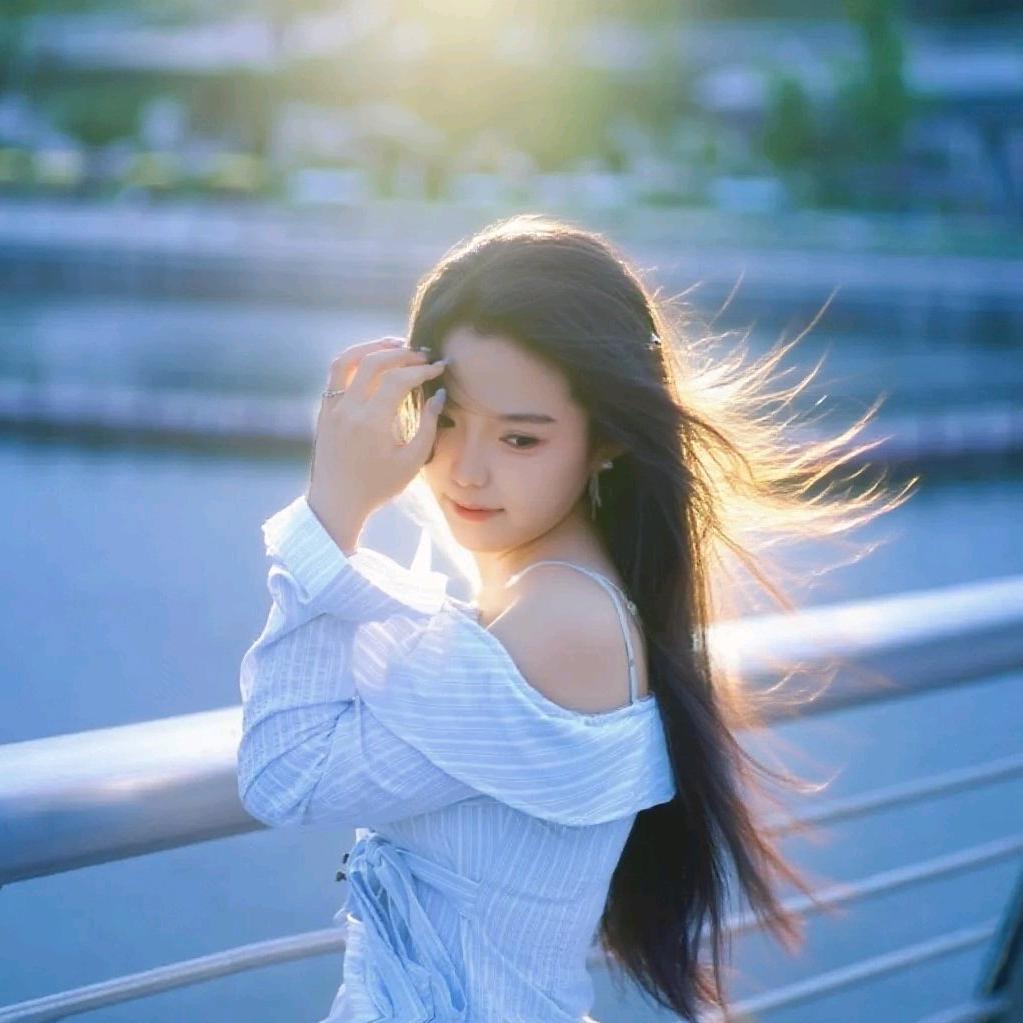 诗诗在荣耀当FM