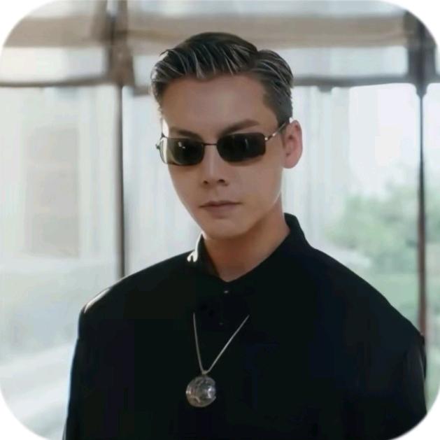 带墨镜迷死壮壮妈