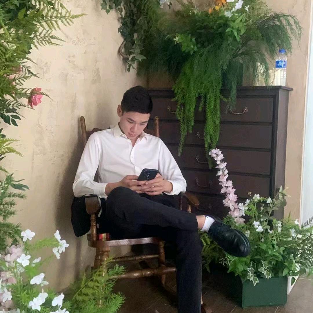 UND酒吧 订台刘鑫