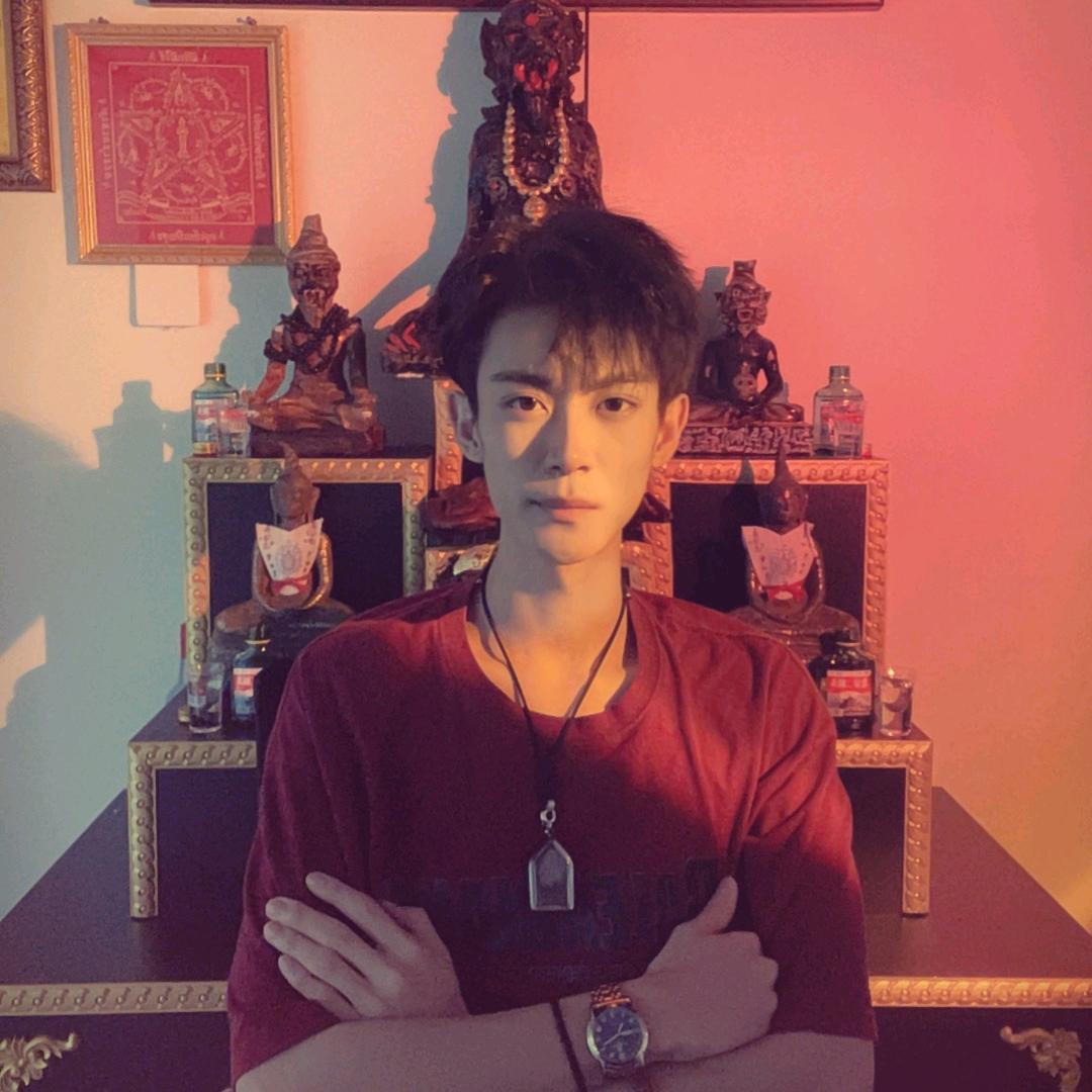 หยิบปากกาขึ้นมา
