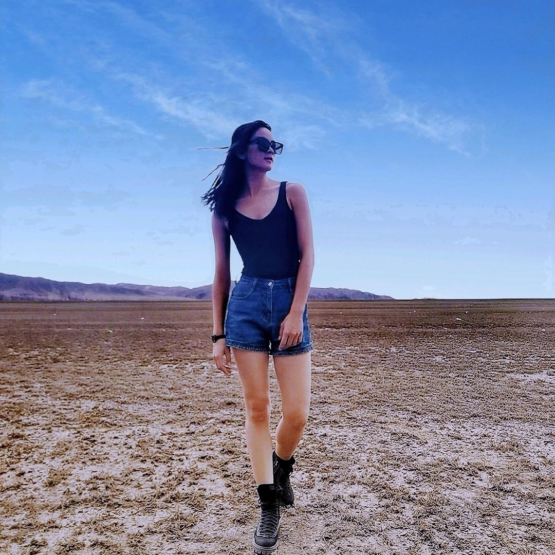 ٩蓝天下的小黑猫۶