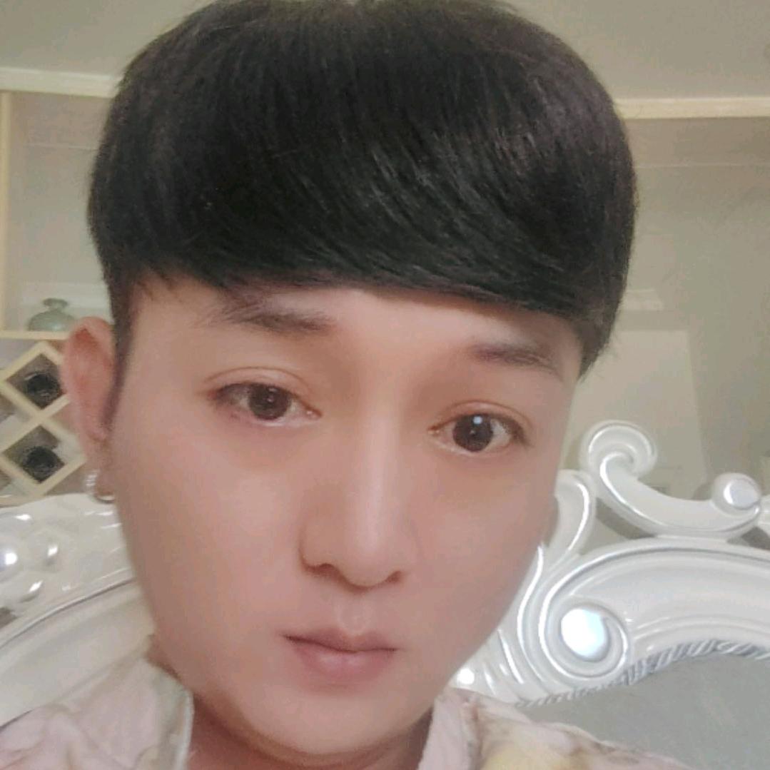 月光倾落见伊人