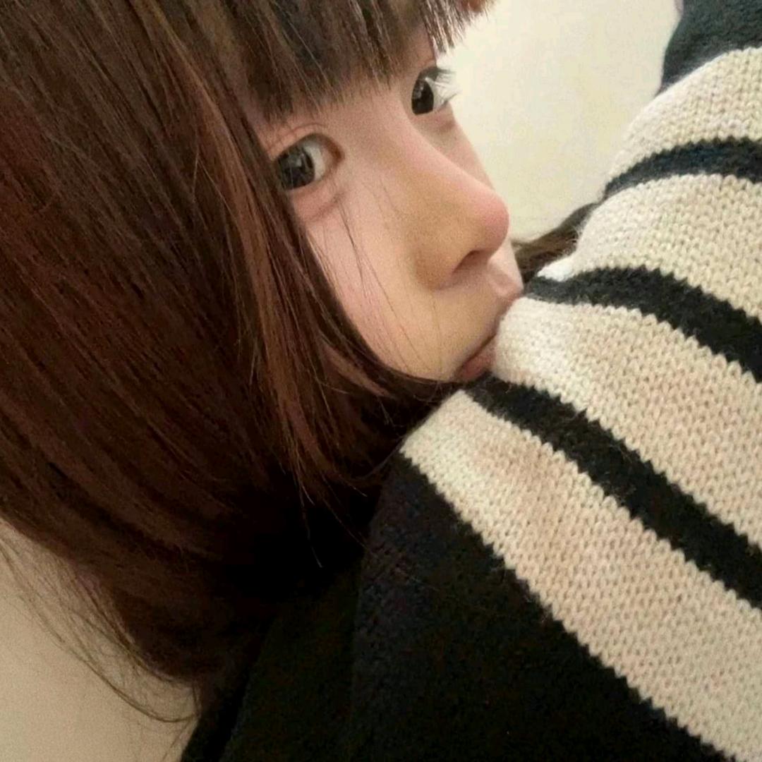 怡子.^