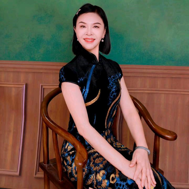 何姐