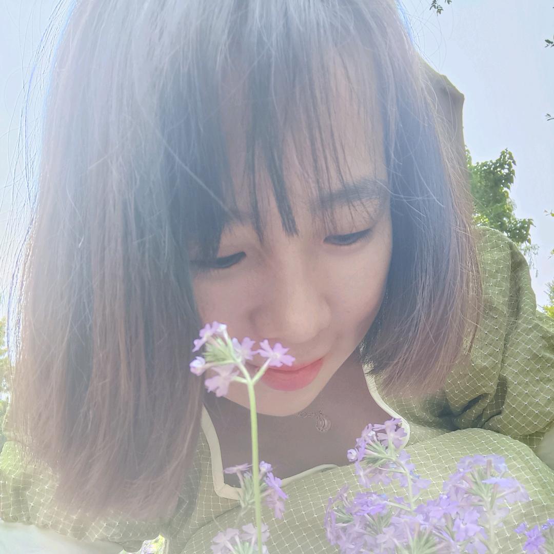 达巴童装推荐官雯雯