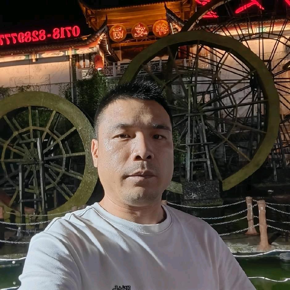 刘，，杰