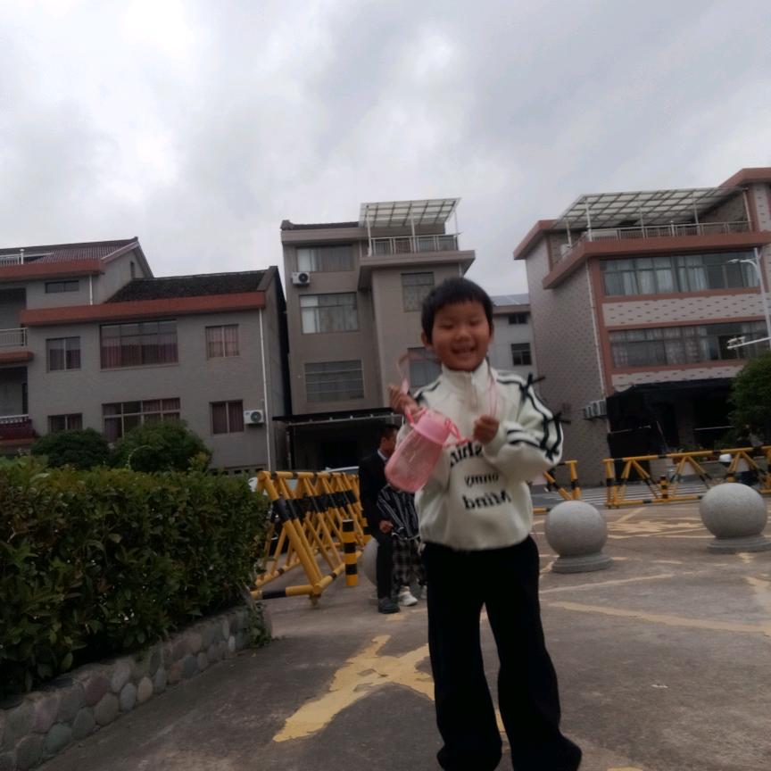 听闻长安月