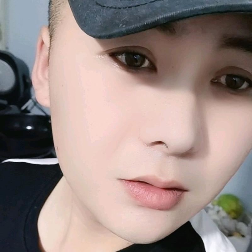 A 颜值超标的小哥哥