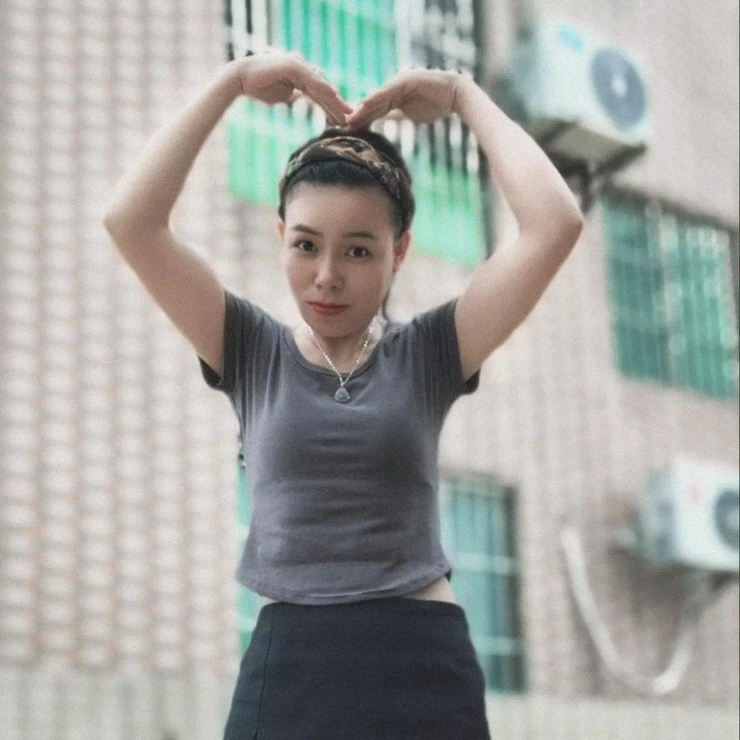 兰ξ( ✿＞◡❛)