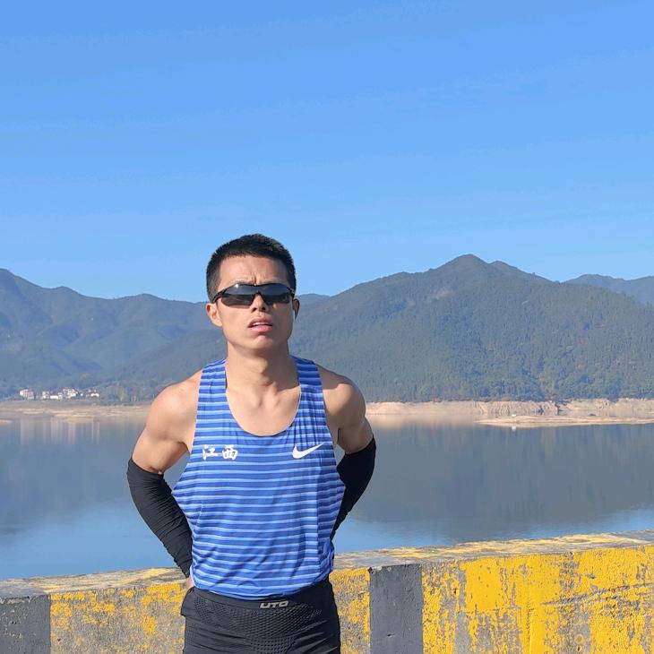 爱跑步的谢班长