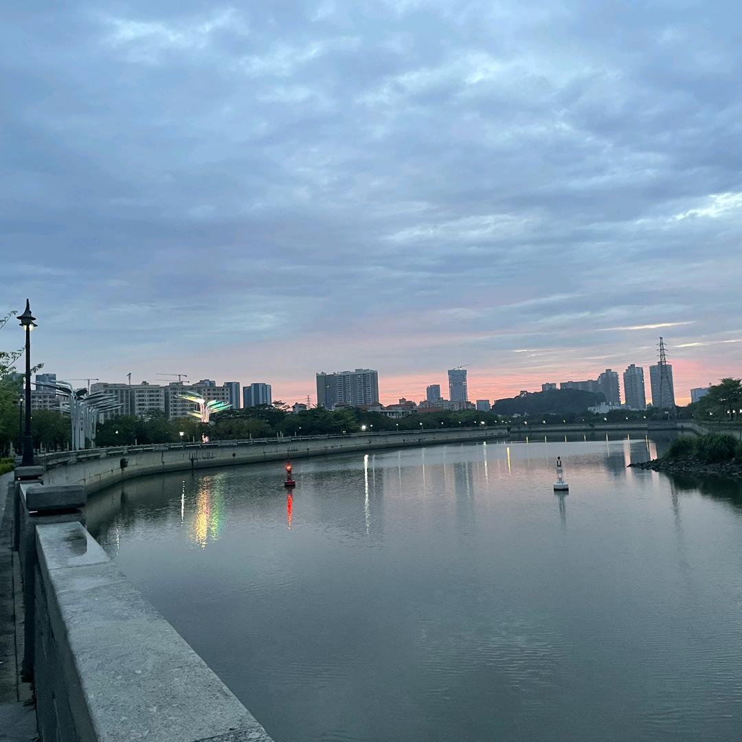 努力减肥的胖子