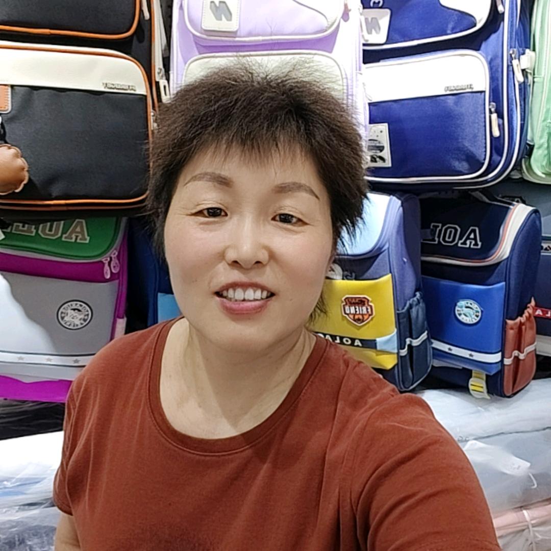 萍姐：阜阳皖北箱包批发十罩衣挡风被