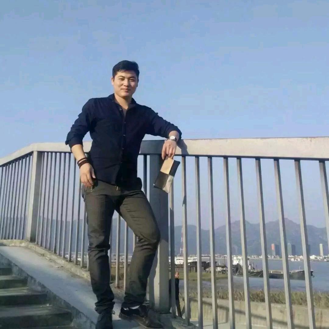 幸福<(╭❤～>快乐