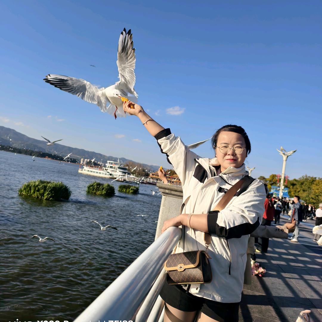 睿睿麻麻（，）