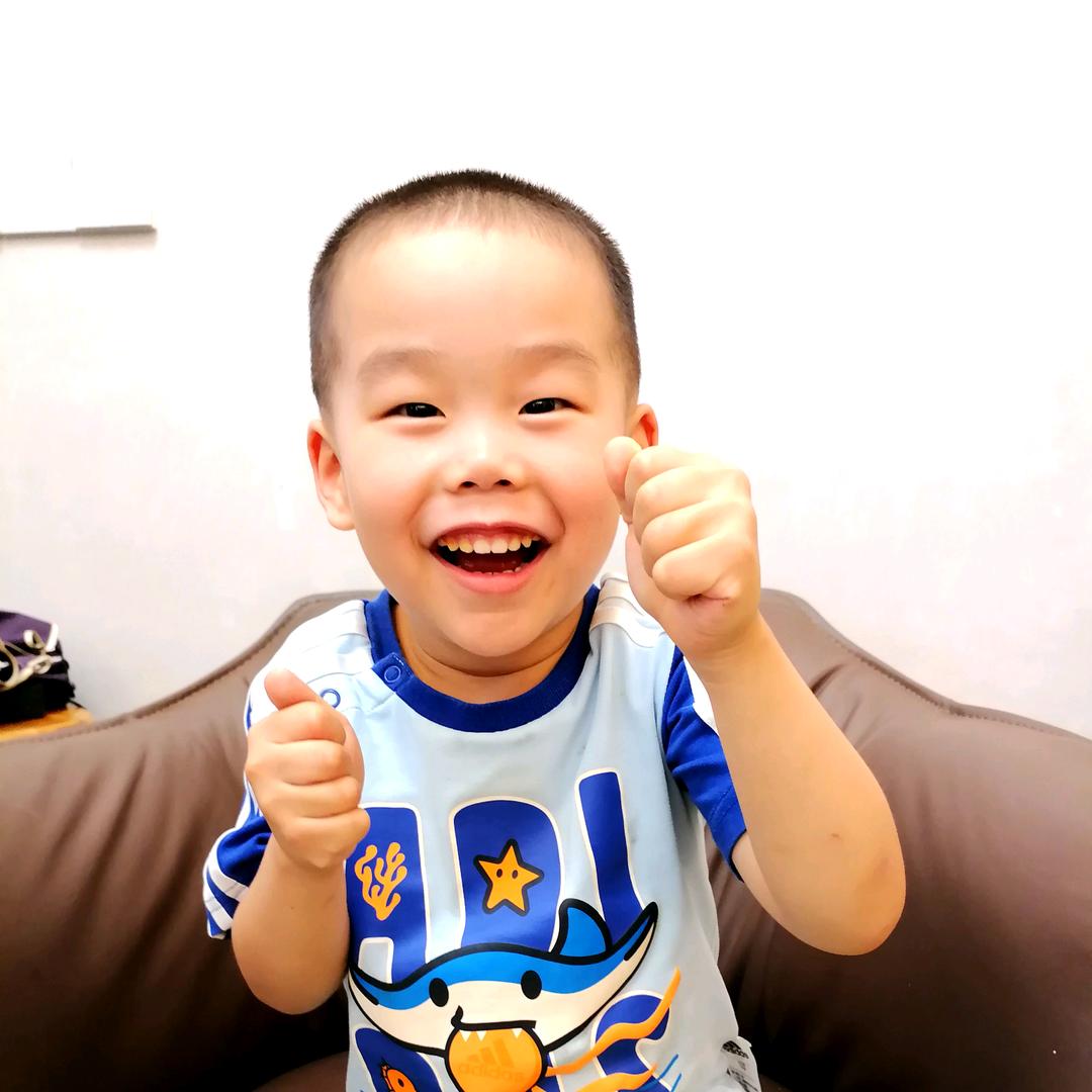 小男孩
