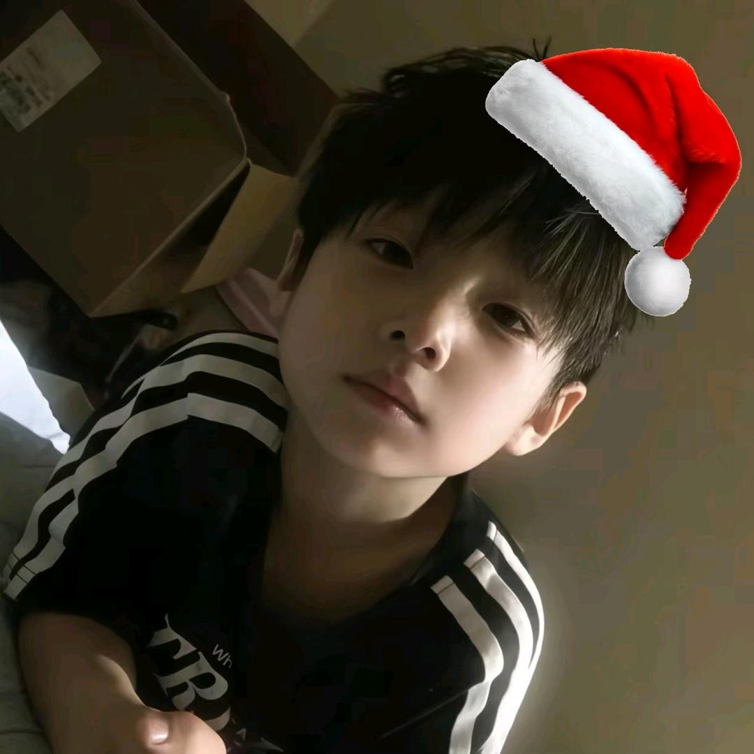 185腹肌男在公交车上被7个寡妇轮流让座