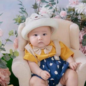 宝贝孙子的奶奶