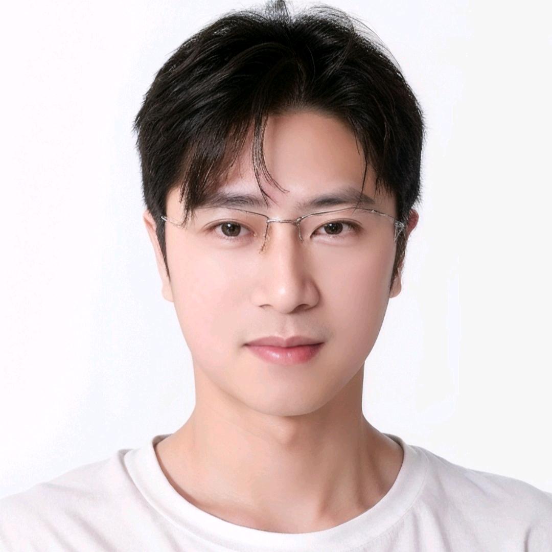 画家王明辉