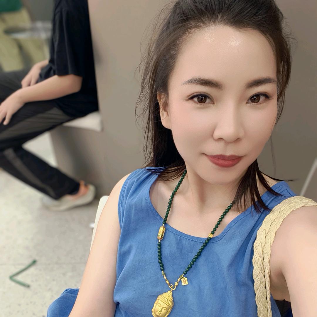 何丽萍（青春 痘）