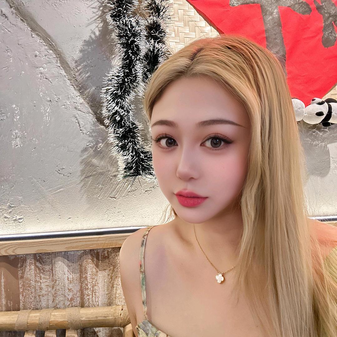 诗老板Rebecca